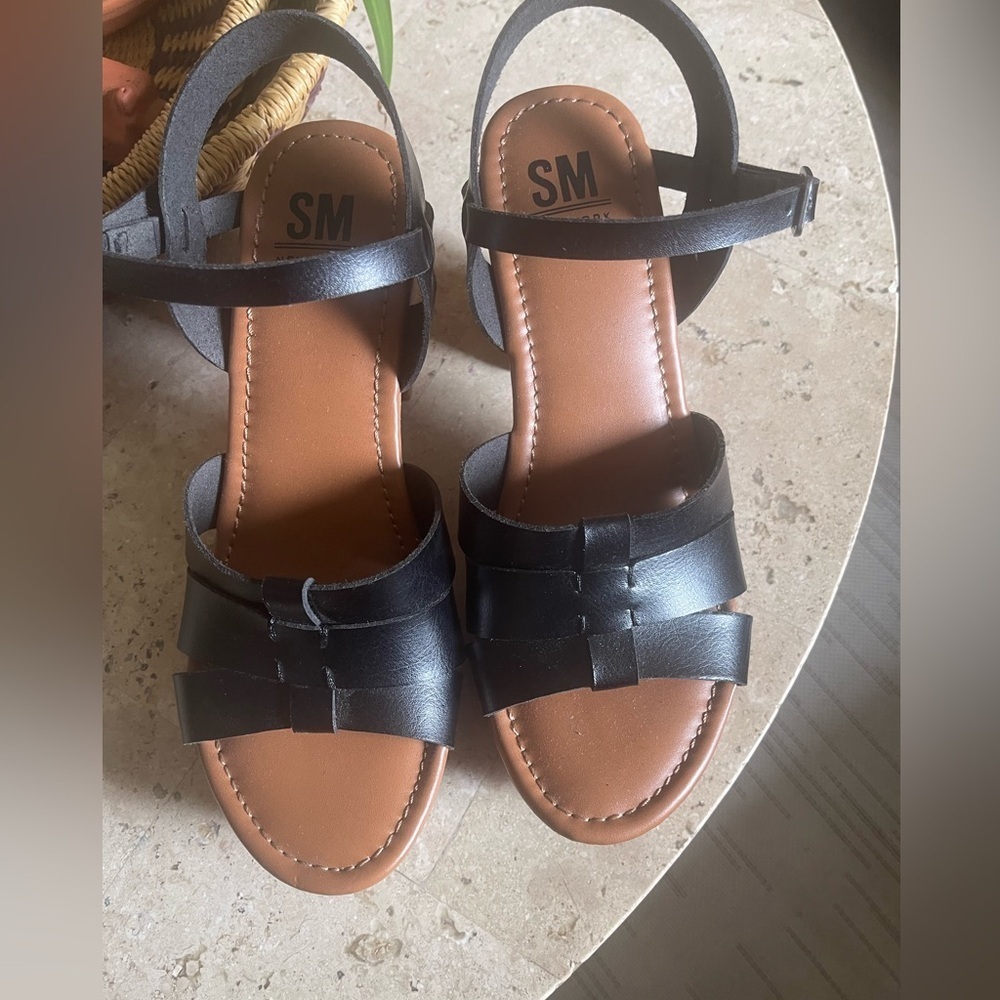 Black Women's heeled Sandals - Picture 1 of 5